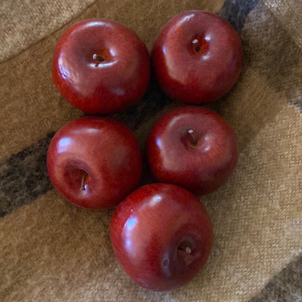 Five decorative, artificial apples